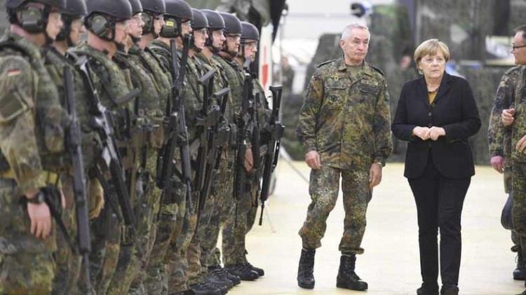 <p>ZIRHLI BİRLİKLER </p>
<p>Kasım 2017'de, Rusya merkezli RT ajansında yer alan bilgiye göre, Alman ordusu Bundeswehr bünyesindeki tankların yarısından fazlasının kullanıma uygun olmadığı belirtildi. 244 Leopard-II tankından yalnızca 95 tanesinin savaşa hazır olduğu ifade edilen açıklamada, kalan 149 tankın kritik parçalardan yoksun olduğu dile getirildi.</p>