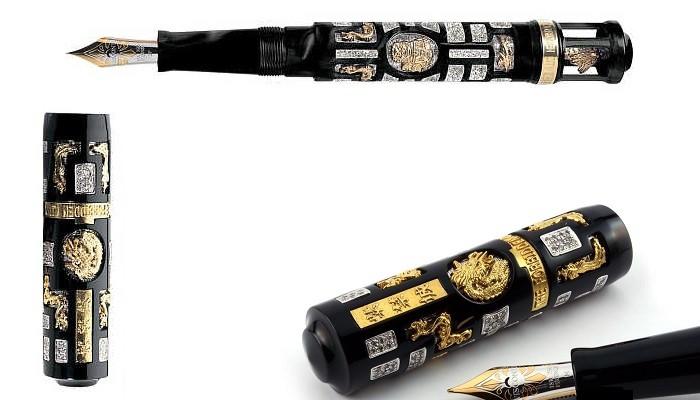 <p><strong>Visconti Forbidden City H.R.H. Dolma Kalem</strong></p>

<p><strong>50.500 Dolar</strong></p>

<p><strong>(</strong>189.703,25​ TL)</p>

<p>Siyah reçine üstüne 18 ayar altın ve elmas eşliğinde tasarlanmıştır.</p>
