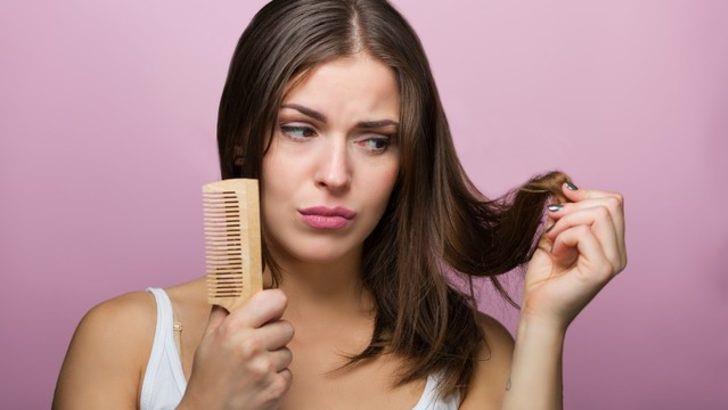 <p>Gün içerisinde yaptığınız bazı uygulamalar saçlarınızın dökülmesine veya kepeklenmesine yol açabilir.</p>

<p>Sizler için bu uygulamaları araştırdık....</p>
