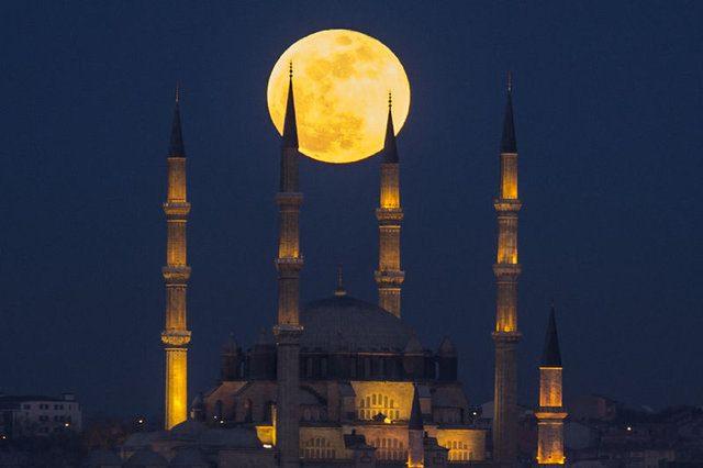 <p>Edirne'den bir kare... Ayın her zamankinden parlak daha büyük ve kırmızı görüldüğü süper mavi kanlı ay görüntüsü Türkiye'de de 18.34 sıralarında kısmen izlenebildi. </p>

<p> </p>
