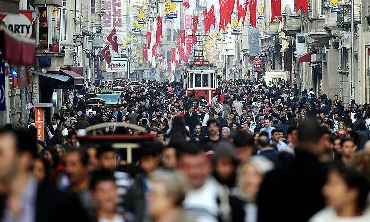 <p>Türkiye nüfusu 31 Aralık 2017 tarihi itibariyle 80 milyon 810 bin 525 kişi oldu. İşte Türkiye'nin son rakamlarla 2018'de il il nüfusu.</p>
