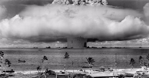 <p><strong>Hidrojen Bombası Testi</strong><br />
<br />
1946 ile 1958 yılları arasında Amerika Birleşik Devletleri'nin Bikini Atoll programı kapsamında gerçekleştirildi.</p>
