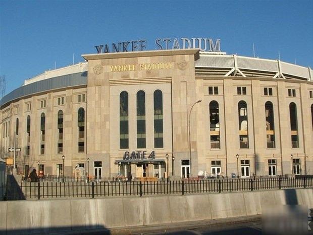 <p>New York Yankees beyzbol takımının 83 yıllık mabedi yerine 2006'da yapımına başlanan stat, 50 bin kapasiteye sahip ve dünyanın en pahalı stadı. Eski orijinal giriş ise 11 bin kireçtaşı ve granitle korunmuş.</p>

<p> </p>
