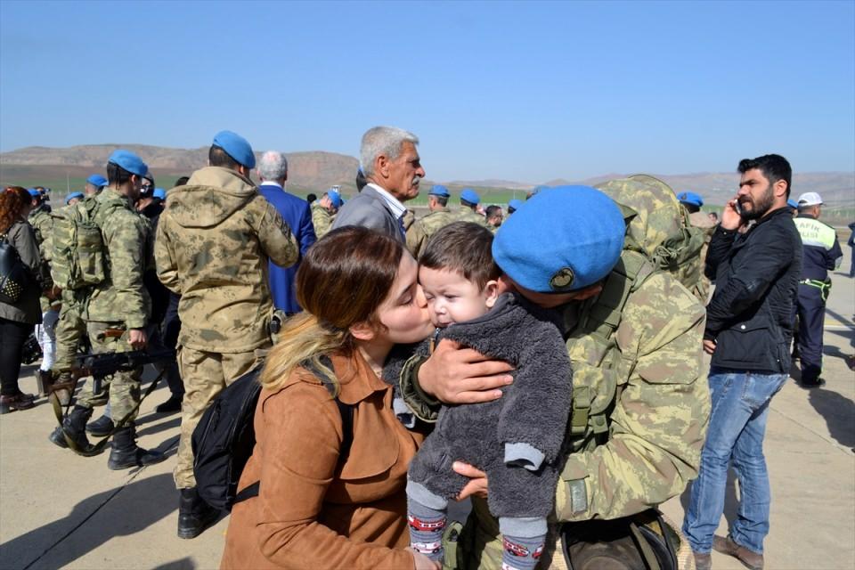 <p>Atik, bu kutsal görevde askerlere başarı dileyerek, "Terör örgütlerine karşı amansız mücadele veren bütün kahramanlarımızın Allah yardımcısı olsun." ifadesini kullandı.</p>
<p> </p>
