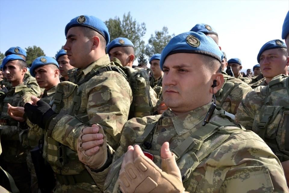 <p>"Şehit kanıyla sulanan kutsal Anadolu toprakları geçmişte olduğu gibi bugün de hedef olmuştur. Bizler millet olarak asla esareti kabul etmedik, etmeyeceğiz. Bağımsız, başımız dik bir şekilde yaşadık, hainlikler asla başarıya ulaşamadı. Ne FETÖ ne PKK ne PYD ne YPG ne de DEAŞ'ın birliğimize, beraberliğimize ve vatanımıza güçleri yetmeyecektir. Cenab-ı Allah ülkemizi koruyan tüm askerlerimizin, polislerimizin gücünü, kuvvetini artırsın."</p>
<p> </p>