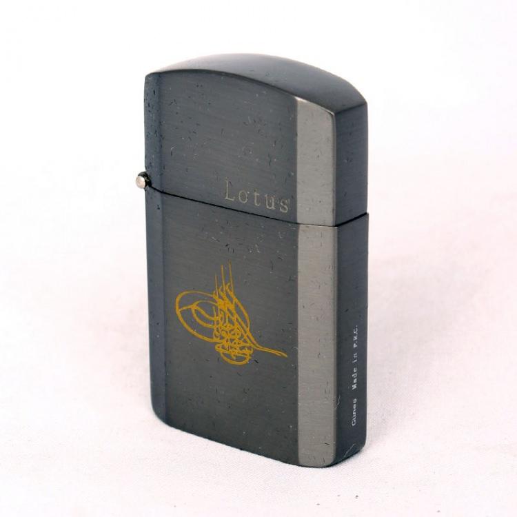 <p>Zippo çakmak- Lotus</p>

<p>Fiyat: 118.22</p>
