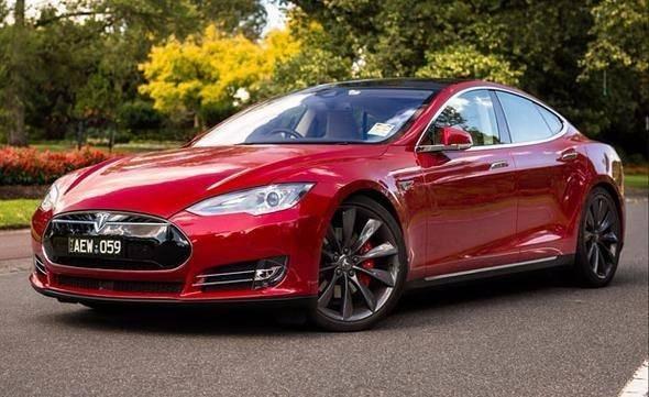 <p><strong>Tesla </strong><br />
<br />
ABD'li elektrikli spor otomobil üreticisi adı için ünlü mucit Nicola Tesla'dan esinlenilmiştir.</p>
