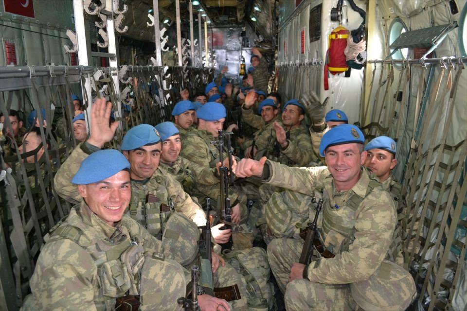 <p>Askerler daha sonra bindikleri uçakla görev yerlerine uğurlandı.</p>

<p> </p>

