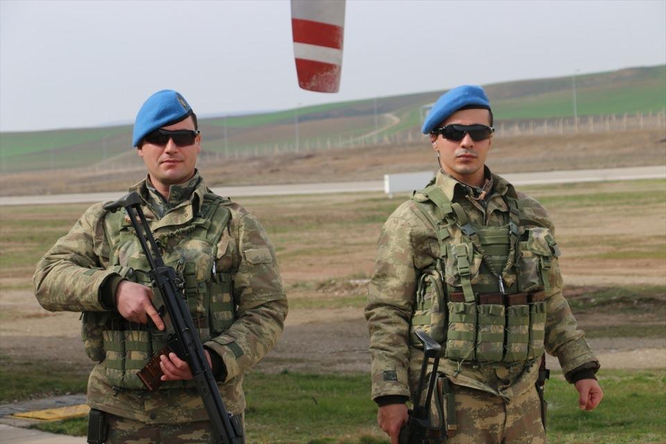 <p>Allah böyle bir kutsal görevi herkese nasip etsin. Hayırlı şehadetler nasip etsin. Arkamızda güzel insanları bırakıyoruz ama bizi merak etmesinler. Her şey vatan ve millet için." diye konuştu.</p>
