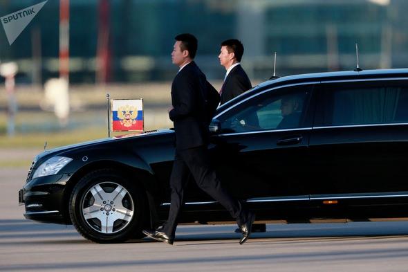 <p>Rusya Devlet Başkanı Vladimir Putin'in kullandığı özel üretim, zırhlı, biyokimyasal ve terör saldırılarına karşı maksimum güvenlikli Mercedes Benz S serisi makam aracı.</p>

<p> </p>
