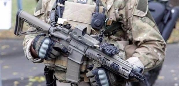 <p>HK416, M4 ile kıyaslandığında daha uzun atış ömrüne sahip bir namlusu bulunur. M4A1'de yaşanan aşırı ısınma problemi, barut gazlarının dipçikten değil, namludan tahliyesini sağlayan pistonlu sistem sayesinde aşıldı.</p>