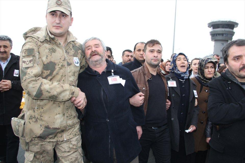 <p>Türk Silahlı Kuvvetleri'nin (TSK) Suriye'nin Afrin bölgesinde yürüttüğü Zeytin Dalı Harekatı'nda şehit olan Tankçı Uzman Çavuş Ufuk Aktağ'ın naaşı Giresun'a getirildi.</p>
