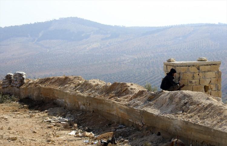 <p>Türk Silahlı Kuvvetleri (TSK) ve Özgür Suriye Ordusu (ÖSO) unsurlarının Afrin'de terör örgütü PYD/PKK'dan temizlediği Sirgaya Tepesi'nin birbirleriyle bağlantılı beton tünellerle çevrili olduğu görüldü.</p>
