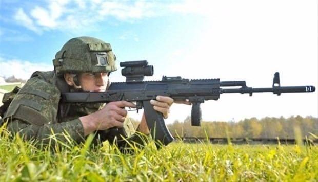 <p>AK-12, AK-74M'nin gelecek zamanda Rus Silahlı Kuvvetleri'nde yerini alması için tasarlanmış, genel amaçlı standart piyade silahı olacak şekilde dizayn edilmiş bir saldırı tüfeği.</p>
<p> </p>
<ul>
</ul>