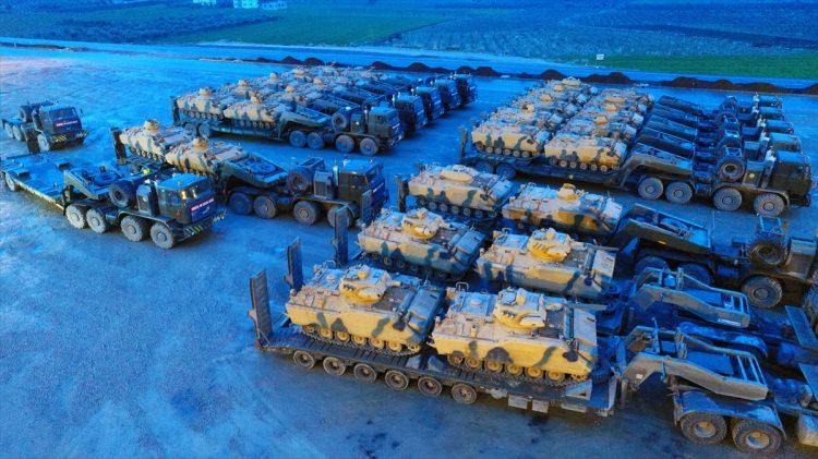 <p>Zeytin Dalı Harekatı kapsamında farklı birliklerden gönderilen çok sayıda zırhlı araç ve tank Hassa ilçesine ulaştı.</p>
