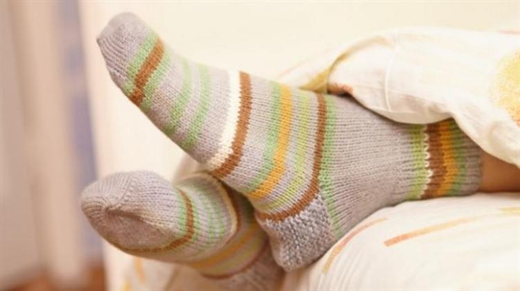 <p>3- Çorapla uyumanın bir diğer zararı da ayaklarda meydana gelebilecek mantarlardır.</p>
