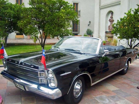 <p>İngiltere Kraliçesi II. Elizabeth'in Şili liderine hediye ettiği 1970 yapımı Ford Galaxie 500 XL aracı.</p>

<p> </p>
