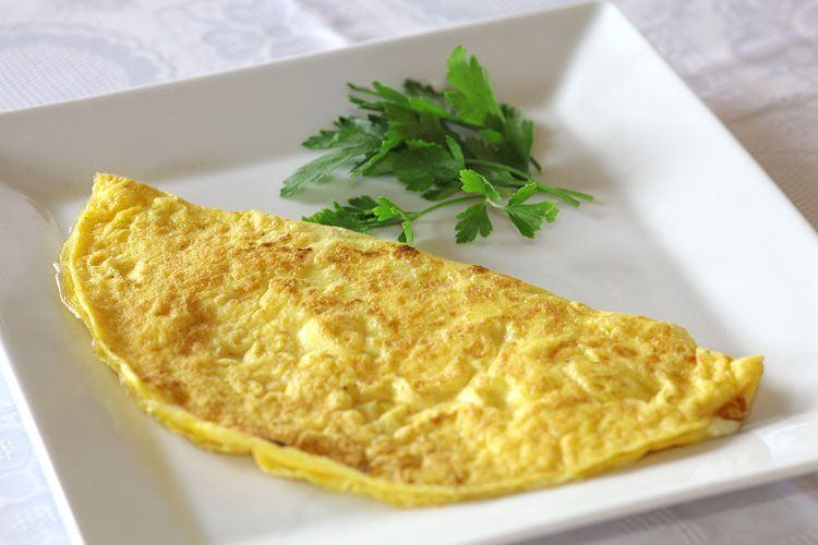 <p>- 100 gram omlet 200 kalori</p>
