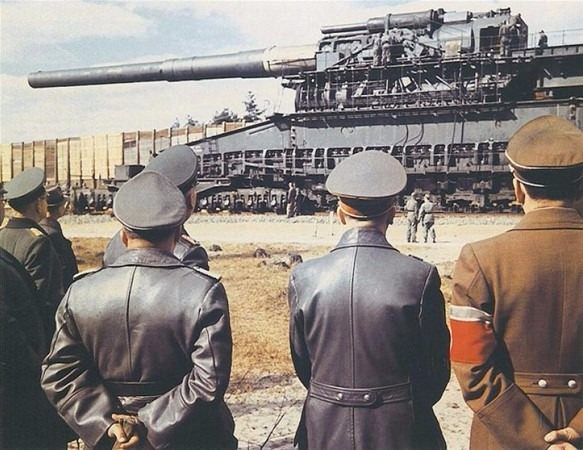 <p> Hitlerin Demiryolu Topçusu</p>