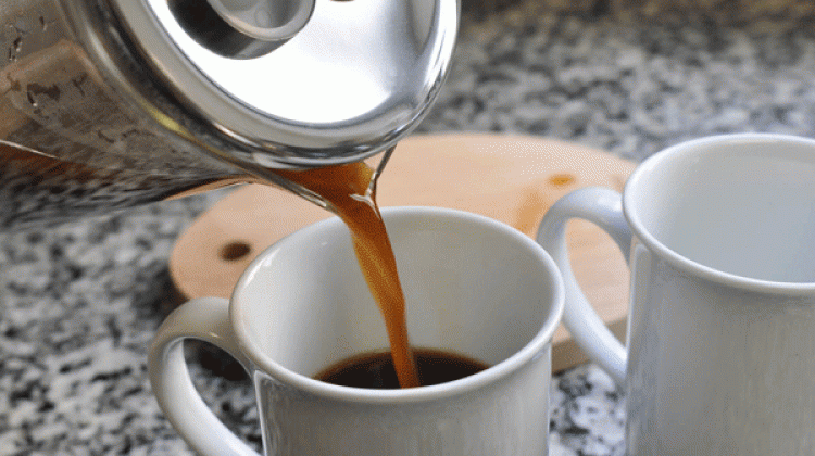 <p><strong>3- Taze ve temiz su</strong></p>

<p>Kahvenizin lezzetli olmasını istiyorsanız, taze ve temiz su kullanmaya dikkat etmelisiniz.</p>
