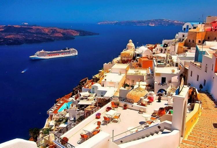<p><strong>Yunanistan Adalarıyla ikinci</strong></p>

<p>Adalar sayesinde Yunanistan'ın turist çektiğini söyleyen Kiper, "En çok ziyaret edilen ülkeler arasında ikinci sırada yer alan Yunanistan, bunu Adalar sayesinde sağlıyor...</p>
