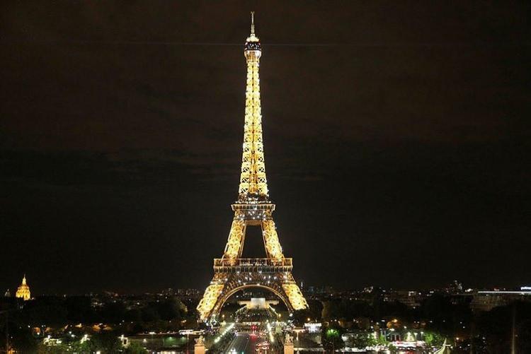 <p><strong>Dünyada en çok merak edilen şehir Paris</strong></p>

<p>Mustafa Kiper, "Dünyada en çok merak edilen şehir Paris diyebiliriz. Dolayısıyla Fransa'ya turist olarak gidenlerin büyük bölümü Paris'i görmek için gitmektedir. Her yıl 100 binden fazla Türk Fransa'ya gitmektedir. Ülkeye giriş yapabilmek için Fransa vizesi almak gerekiyor. Ülke ekonomisine turizmin katkısı yüksek olduğundan turistik vizelerde problem yaşanmıyor ve hızlı oluyor. </p>
