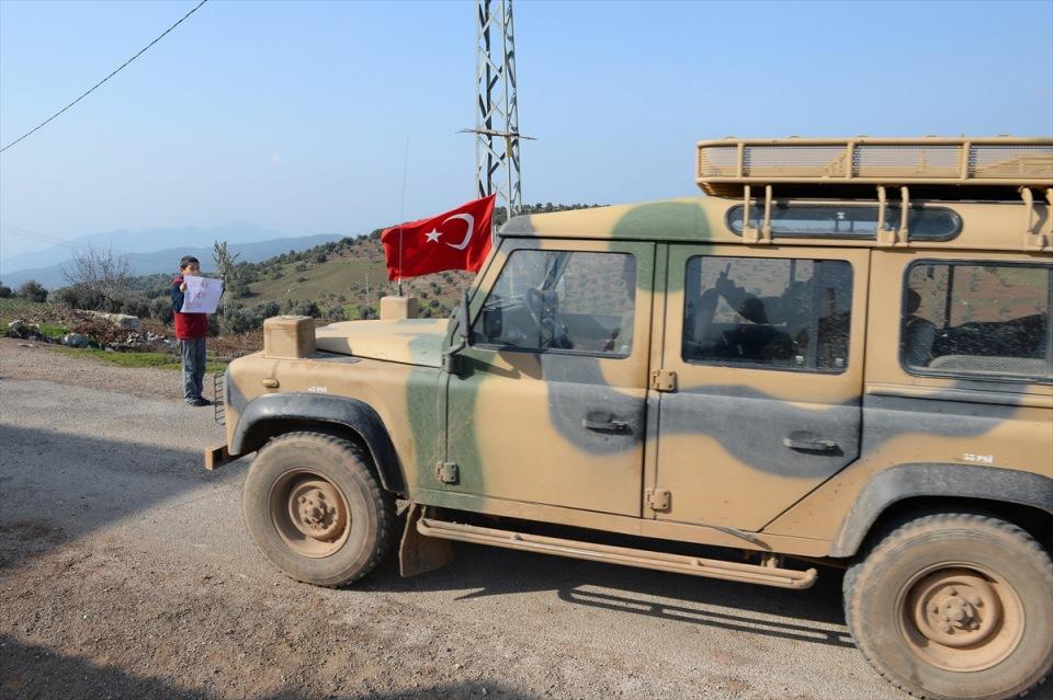 <p>Türk Silahlı Kuvvetlerince (TSK) terör örgütleri PYD/PKK ve DEAŞ'a yönelik başlatılan harekat başarıyla sürdürülerken yurt genelinde Mehmetçik'e destek de çığ gibi büyüyor. </p>

<p> </p>
