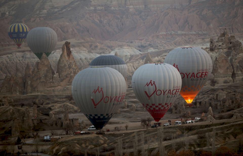 <p>Ekonomiye katkısı, 2016 yılında 33 milyon avro olan sıcak hava balon turlarından geçen yıl yaklaşık 43 milyon avro gelir elde edildi.</p>
<p> </p>