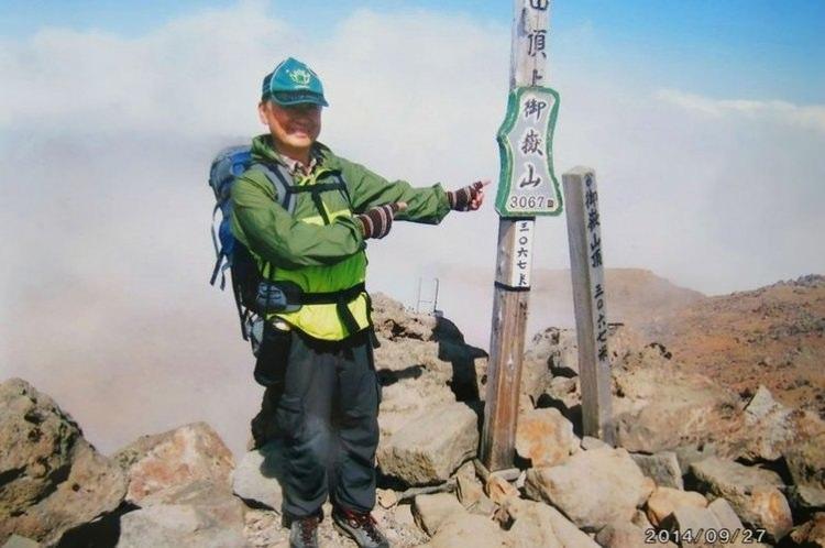 <p>Hepsi de son derece sağlıklı ve deneyimli dağcılar olan öğrenciler... Sibirya'nın keskin hava koşullarına dayanıklı giysi ve ekipmanın yanısıra, yanlarına fotoğraf makineleri ve günlüklerini alarak bu heyecanlı yolculuğa başladılar. Ancak tırmanıştan bir ay sonra yolculukları ölümle sonuçlandı. Üzerinden 54 yıl geçmesine rağmen gençlerin tırmanışının neden sonlandığını kimse bilimsel olarak yüzde yüz açıklayamıyor. </p>
<p> </p>