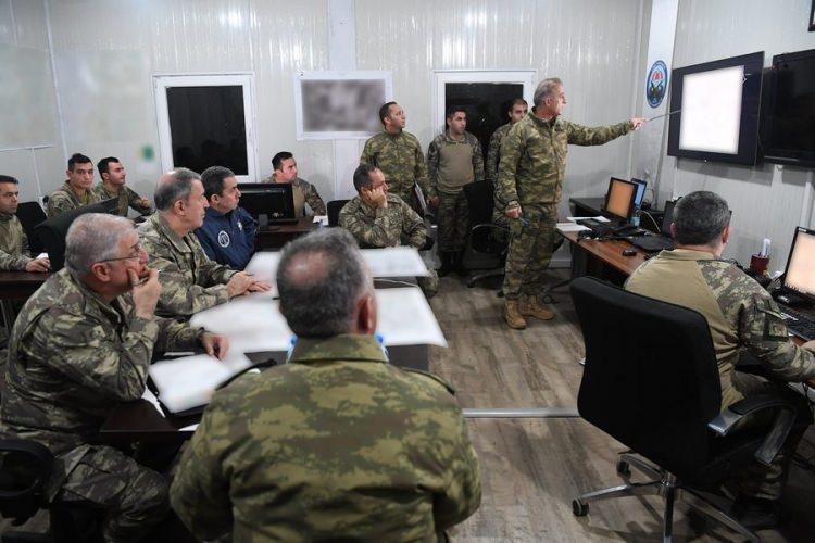<p>Bu kapsamda Orgeneral AKAR, 2’nci Ordu Komutanı Korgeneral Metin TEMEL ve bölgedeki diğer birlik komutanlarından harekât hakkında bilgi alarak, direktiflerini verdi.</p>
