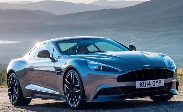 <p>Aston Martin <br />
<br />
İngiliz spor otomobil üreticisi Aston Martin, adını kurucularından biri olan Lionel Martin'in ürettiği yarış otomobillerini Aston tepesinde denemesiyle alır.</p>
