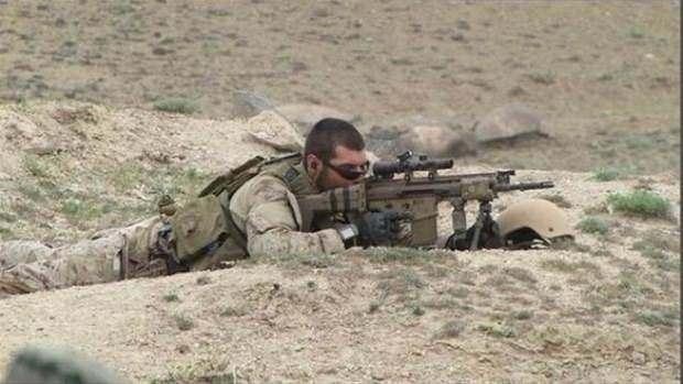 <p>Silaha hareket kazandırabilmek için, polimerden üretilmiş dipçik yanlara katlanabilir. SCAR'a EGLM model 40 mm bomba atar monte edilebiliyor.</p>

<p> </p>

<ul>
</ul>
