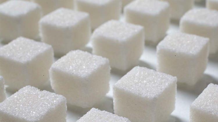 <p><strong>8. Adım: </strong>Şekerin bir kısmı karaciğer ve kaslarda toplanır.</p>

<p><strong>9. Adım:</strong> Şeker, vücut tarafından yağ olarak depolanır. Aşırı miktarda alınan şeker, kişi üzerinde obezite rahatsızlığı olarak ortaya çıkar.</p>
