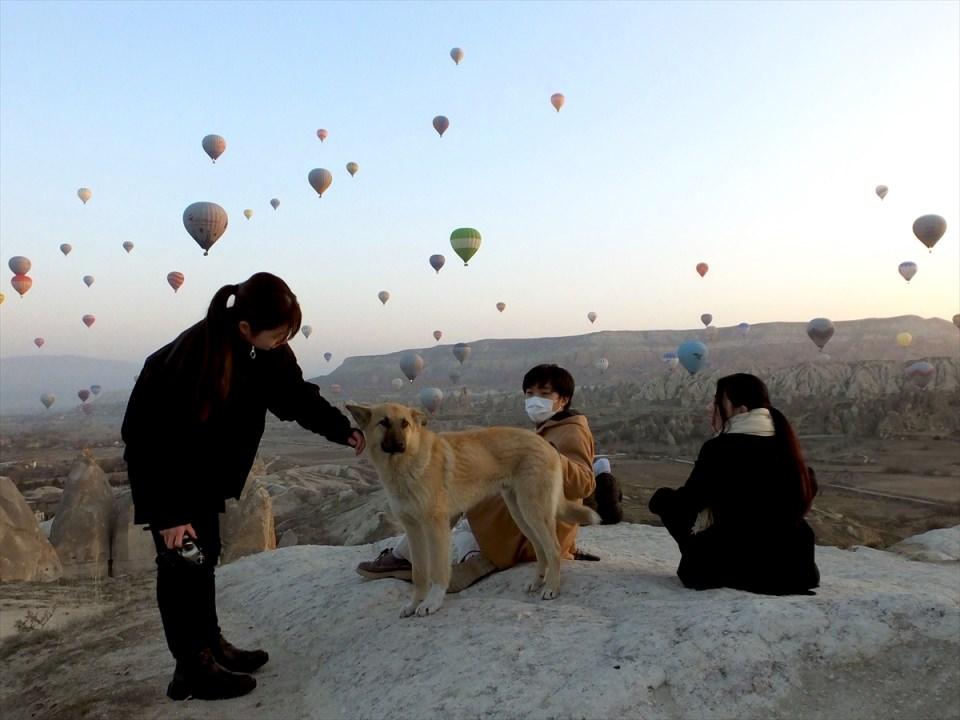 <p>Kapadokya'da balonla yılda ortalama 300 gün uçulabiliyor.</p>
<p> </p>