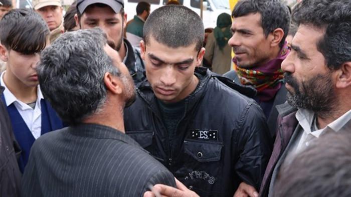 <p>Emrah Avcı, &ouml;l&uuml;m haberlerini sonradan aldığını belirterek, "Ben askerdeyim. Sabah telefon geldi. Babamın kaza yaptığını s&ouml;ylediler. &Ouml;l&uuml; olduğunu s&ouml;ylemediler. Buraya gelince hepsinin &ouml;ld&uuml;ğ&uuml;n&uuml; &ouml;ğrenince kendimi kaybettim" dedi.</p>

<p>&nbsp;</p>
