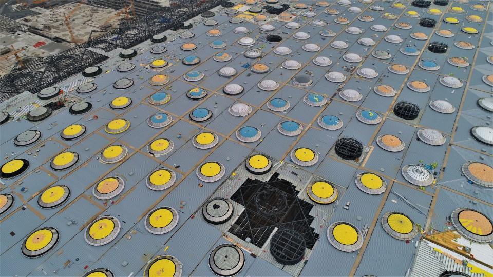 <p>Kule, meteorolojik teknik cihazların verilerini hava raporlarında kullanacakları gibi, aynı zamanda da yeni havalimanında bulunan pistleri gözle görerek de gözlem ve tahmin yapabilecek.</p>