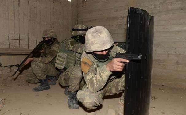 <p>Burseya Dağı'ndan Bafilyon, Marin, Kestel ve Dikmetaş köyleri ile çevredeki hakim noktalara kadar sıralanan kilometre uzunluktaki tüneller, teröristlerden tek tek temizleniyor.</p>
<p> </p>