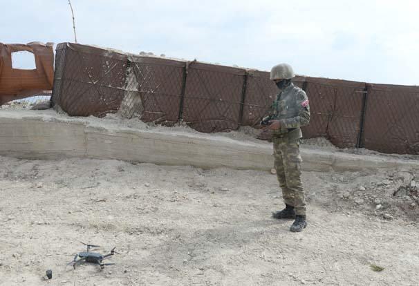 <p>TSK envanterinde yer alan ve gece görüntü alabilme özelliğine sahip "Serçe" isimli hava araçları ve çok sayıda drone ile 24 saat tünellerden görüntü alan askerler, her türlü hareketliliği kısa sürede belirleyip teröristleri ateş destek vasıtalarıyla etkisiz hale getiriyor.</p>
<p> </p>