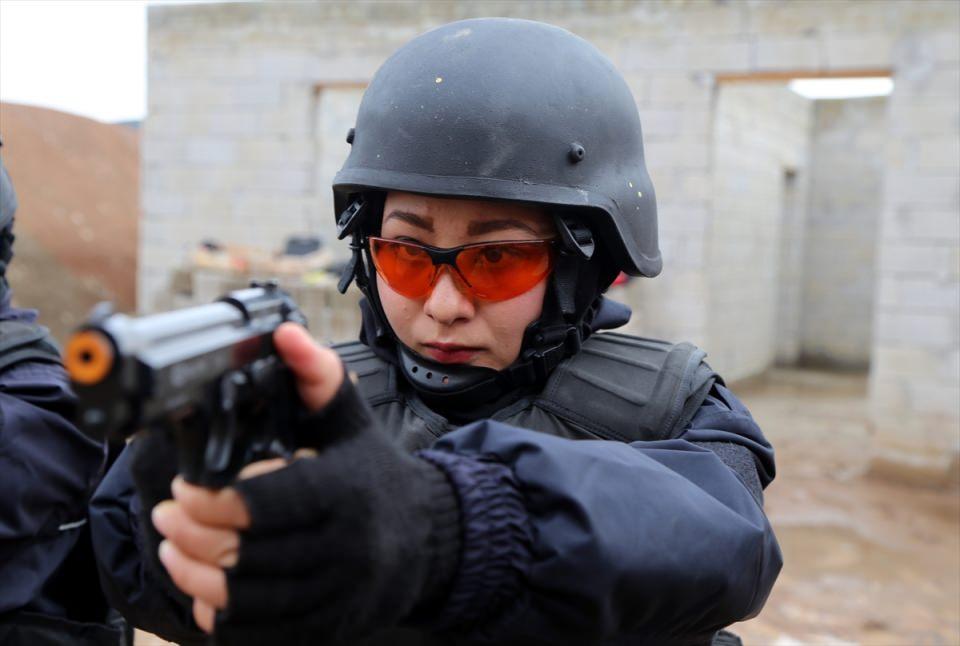 <p><strong>"Hedefimiz bölgede polis eğitiminde lider ülke olmak"</strong></p>

<p>Polis eğitiminde zamanın gereklerinin yakalanması gerektiğine işaret eden Yılmaz Çolak, konuşmasını şunları söyledi: </p>
