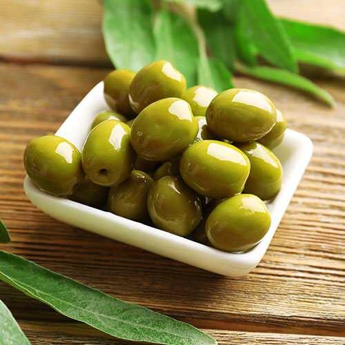 <p><strong>Tuzsuz zeytin</strong></p>
<p> </p>
<p>Tuzlu zeytin hipertansiyonu olanlar için çok tehlikeli ve tam bir yağ deposudur. Kahvaltıda az tuzlu ve saf zeytinyağlı yeşil zeytin tüketmeniz gerekiyor. </p>