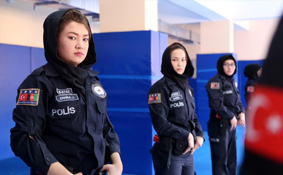 <p>Aynı zamanda kapasite geliştirme ve uzmanlık eğitimi de veriyoruz. Şu anda 86 Afgan polisine Sivas POMEM'de kapasite geliştirme ve uzmanlık eğitimi vermekteyiz." diye konuştu.</p>
