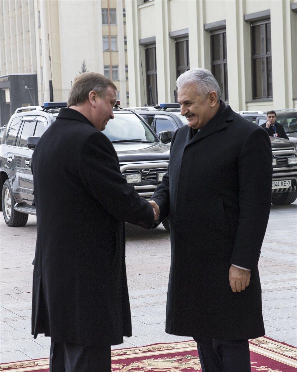 <p>Başbakan Binali Yıldırım, Belarus Başbakanı Andrey Kobyakov tarafından Başbakanlık Binası'nda resmi törenle karşılandı.</p>

<p> </p>
