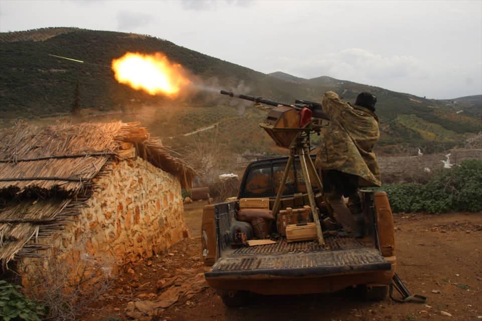 <p>Türk Silahlı Kuvvetleri (TSK) ve Özgür Suriye Ordusu (ÖSO), Zeytin Dalı Harekatı'nda Afrin'in Karri, Şerbanlı ve Şedya köylerini terör örgütü PYD/PKK'dan arındırdı. ÖSO mensupları, ağır silahlarla saldırı düzenledi.</p>

<p> </p>
