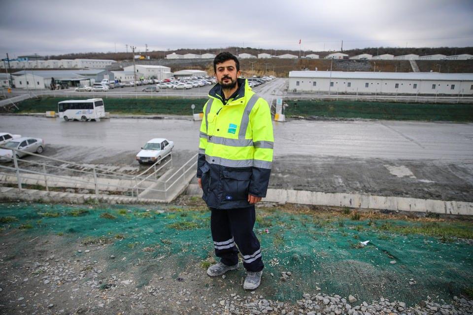 <p>Havalimanı inşaatında 13 aydır çalışan işçi Kemal İlhan, AA muhabirine yaptığı açıklamada, çok küçük yaşlarından beri çalıştığını, ancak 2015'te işsiz kaldığını söyledi.</p>

<p> </p>

