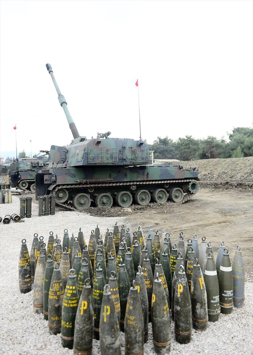 <p>TSK unsurlarının harekat bölgesinde Özgür Suriye Ordusu mensuplarıyla ilerleyişi sürerken, teröristlerden temizlenen köylerde çok sayıda el yapımı patlayıcı ile tuzaklar bulunduğu, bunların bomba imha uzmanlarınca tek tek imha edildiği öğrenildi.</p>