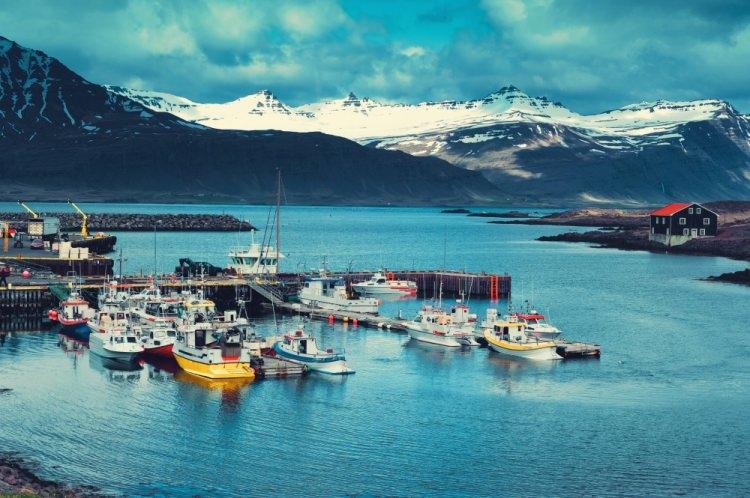<p>İzlanda dağları, nehirleri ve şelaleleri ile görsel bir şölenin yaşandığı bir ülke. </p>
