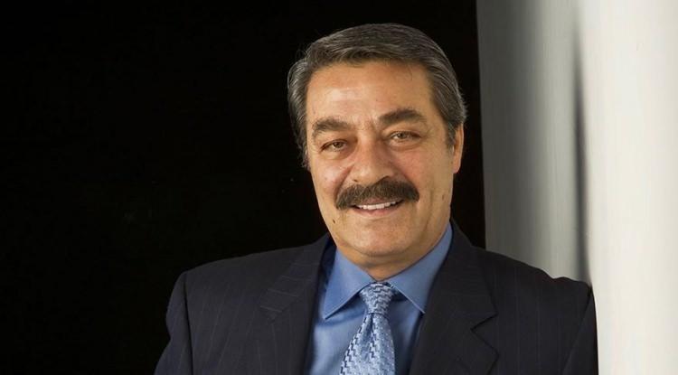 <p>Ünlü sanatçıyı hastanede Beşiktaş’ın teknik direktörü Şenol Güneş, işadamı Yılmaz Ulusoy ve Mehmet Ali Erbil gibi ünlü isimler ziyaret etti.</p>
