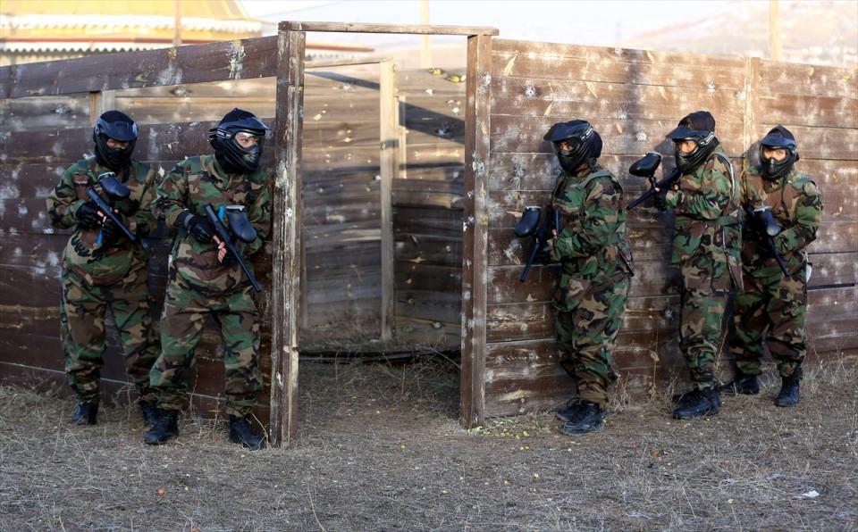 <p>Sivas POMEM'de 156'sı polis adayı, 86'sı ise uzmanlık eğitimi alan polis olmak üzere 242 Afgan kadına yönelik ekim ayında başlayan 6. dönem eğitim programı devam ediyor. </p>