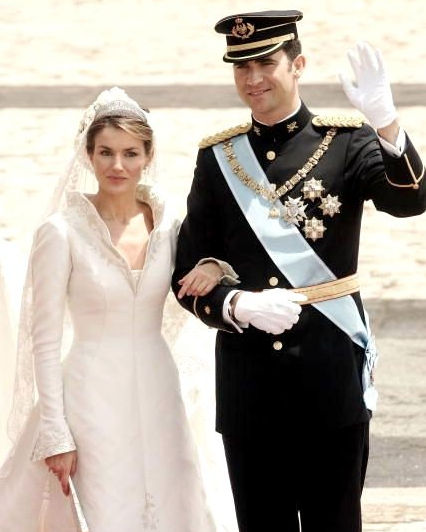 <p><strong>İspanya Kraliçesi Letizia </strong></p>

<p>Litizia, 2003 yılında 1.5 milyon kişinin katıldığı bir düğünle İspanya kralı ile evlendi ve İspanyol kraliçesi unvanını aldı. </p>
