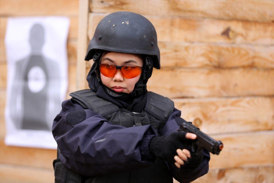 <p>Dolayısıyla hem Avrupa'daki polis eğitimi hem de hizmet içi temel eğitimle de bütün faaliyetlerine katılarak aktif bir şekilde bulunmaya çalışıyoruz. Bununla da kendi eğitimimize olumlu bir şekilde yansıtma gayretindeyiz. </p>
